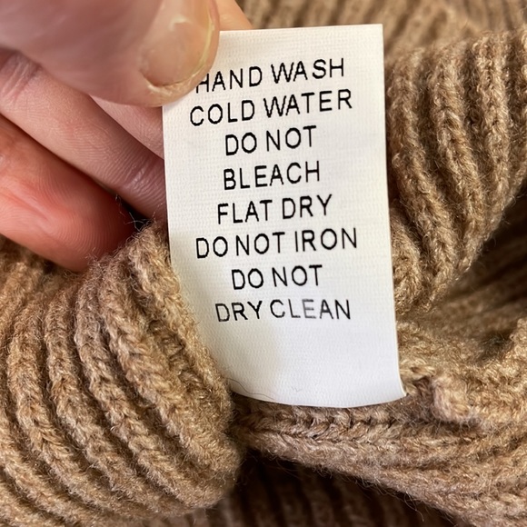 Andthewhy tan knit roll neck oversized sweater new with tags size s-m - Picture 7 of 11